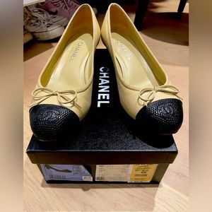 Chanel beige ballet shoes with small heel, used with box. Size 40